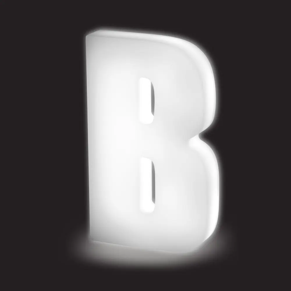 letra 3d con iluminacion frontlit-sidelit