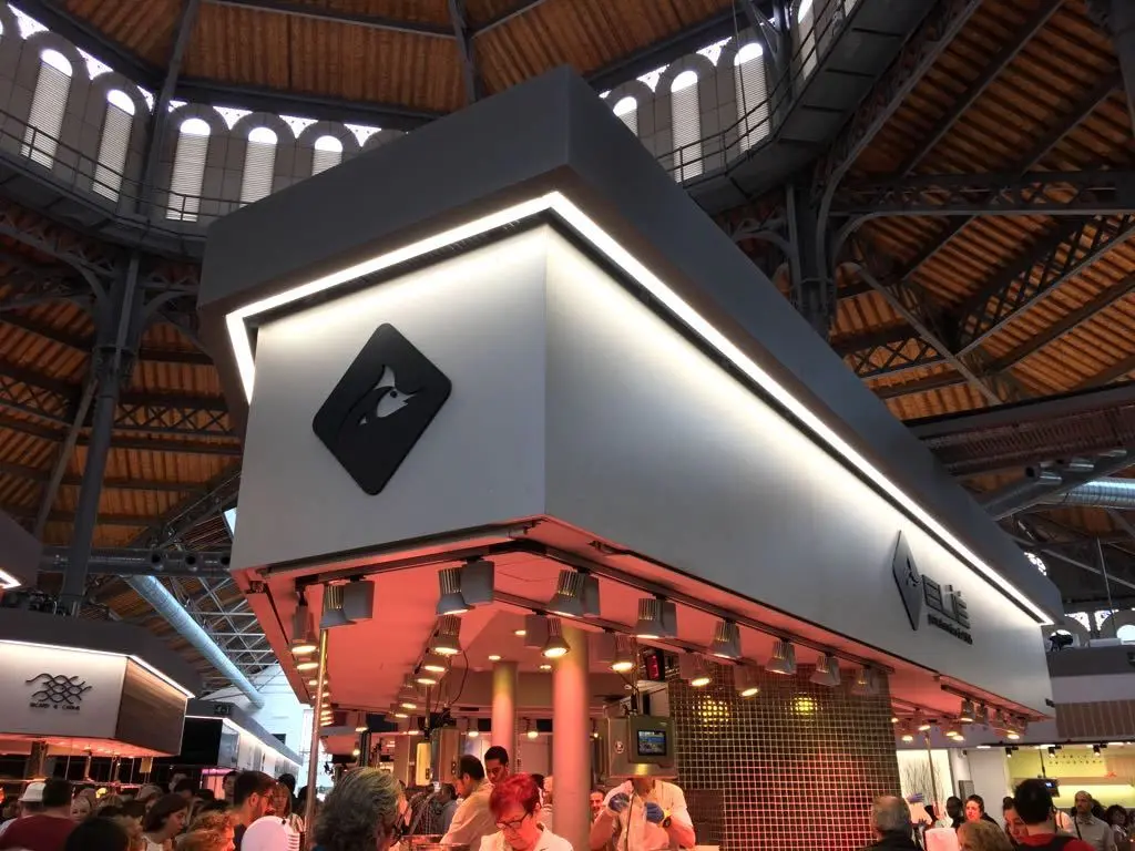 Letrero 3D de PVC negro - mercado san antoni