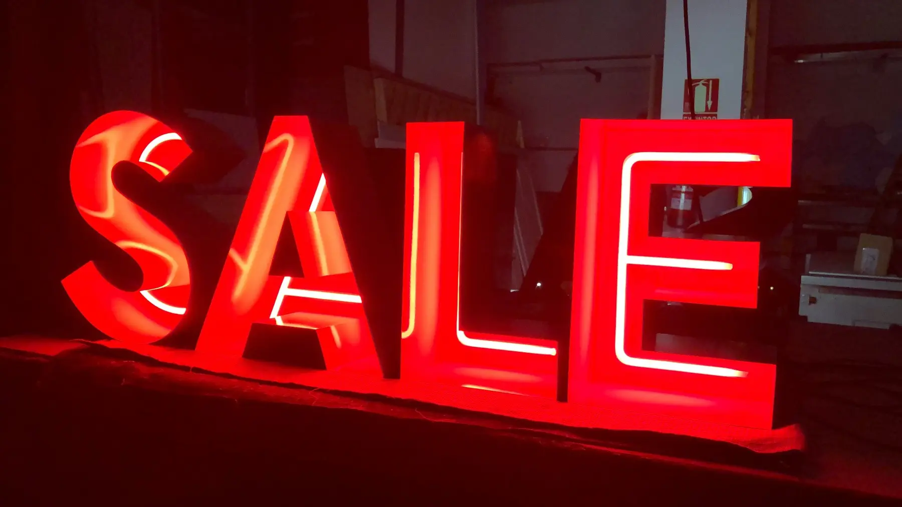 Letrero 3D frontlit con neon led - sale