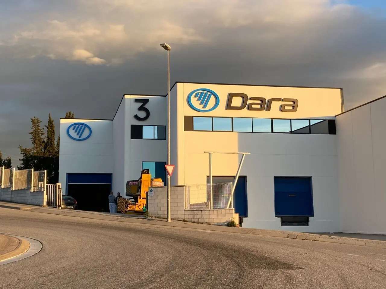 Letrero 3D frontlit de aluminio lacado y acrilico - dara