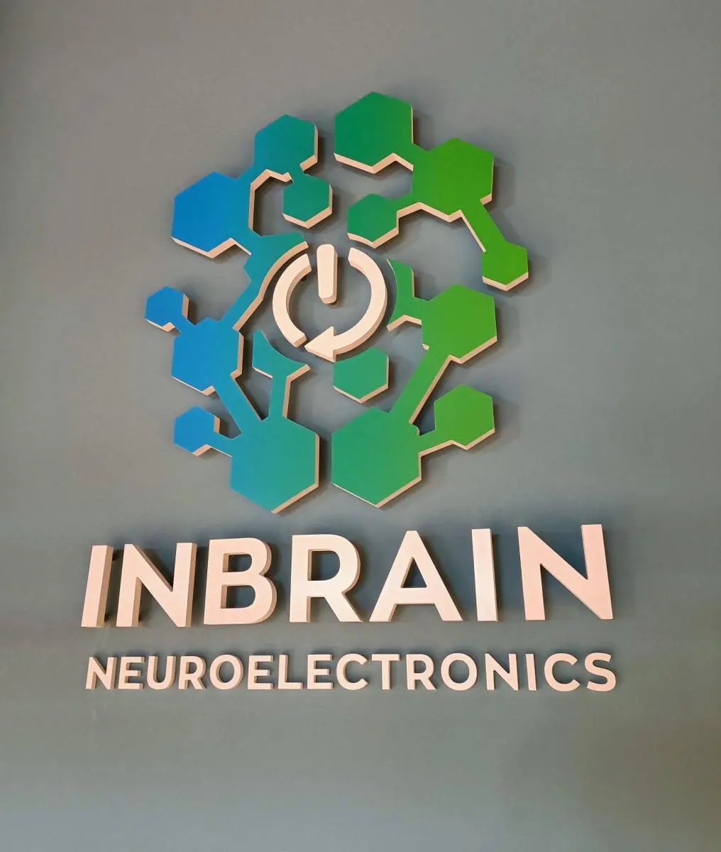 Letrero 3D retroiluminadas PVC con vinilo - inbrain
