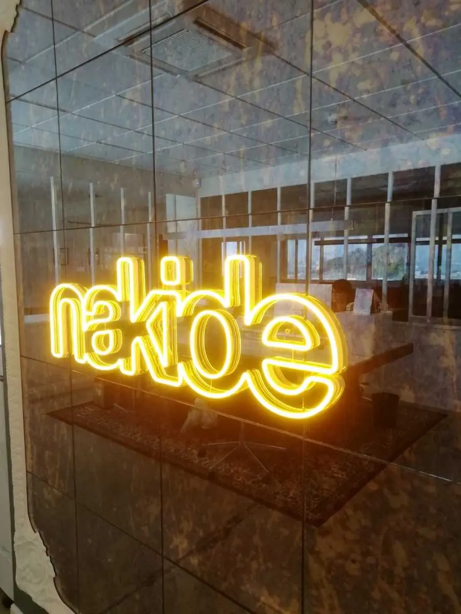 Letrero de Neón letrero de neon flex led nakide c