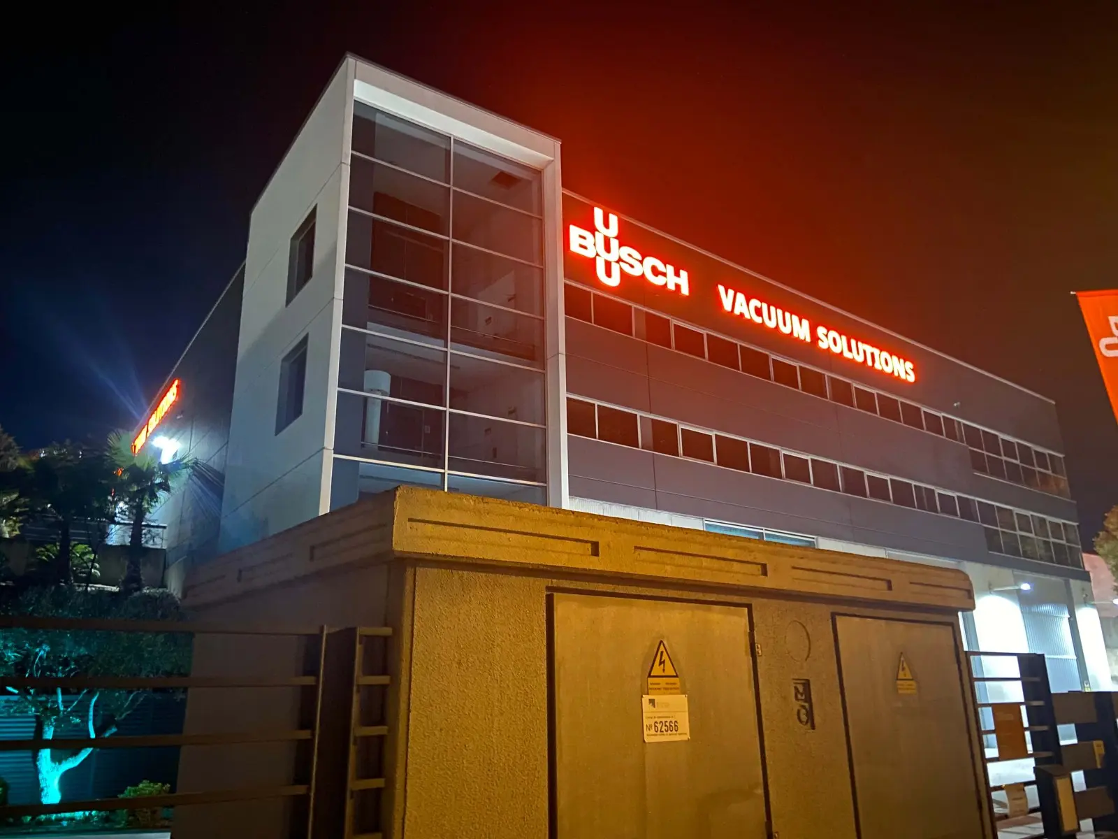 Letrero 3D con iluminacion frontal y costados de aluminio - vacuum solutions Letrero 3D con iluminacion frontal y costados de aluminio - vacuum solutions