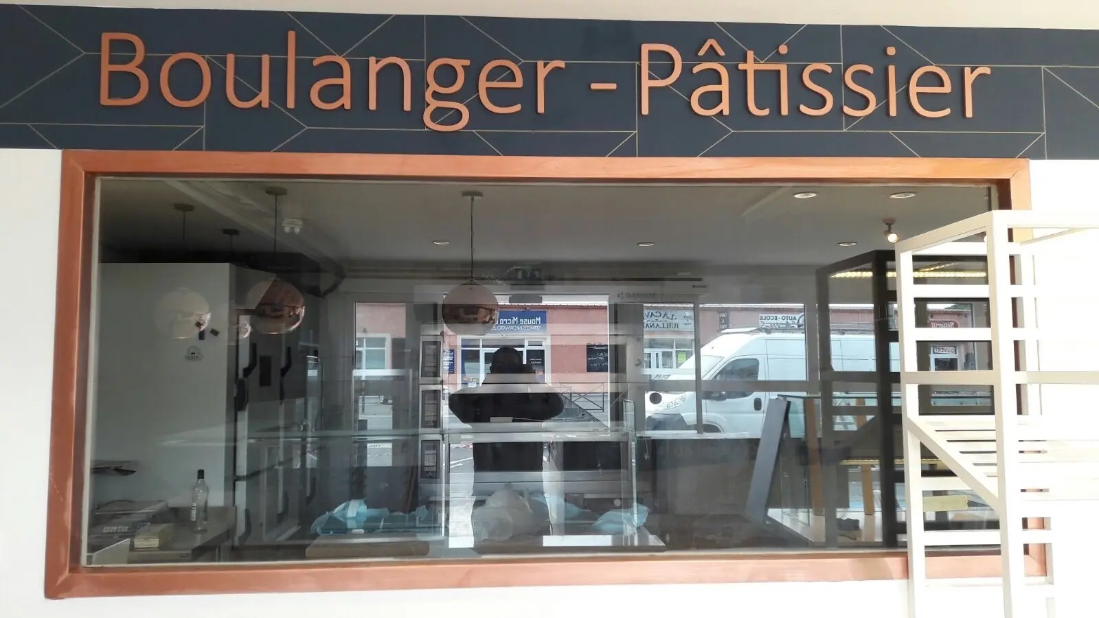 Letrero 3D de PVC lacadas bronce sobre vinilo impreso - boulanger patissier Letrero 3D de PVC lacadas bronce sobre vinilo impreso - boulanger patissier