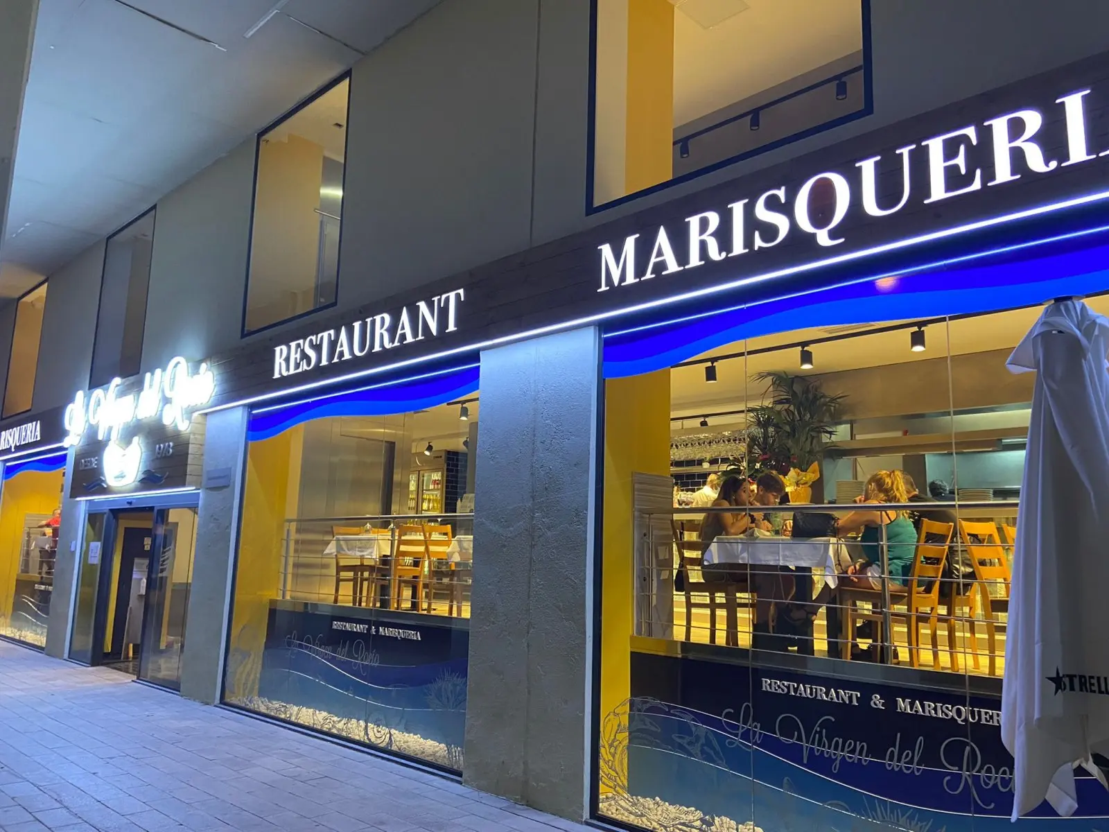 Letrero 3D iluminadas blockled sobre panel de madera fresada - virgen del rocio Letrero 3D iluminadas blockled sobre panel de madera fresada - virgen del rocio