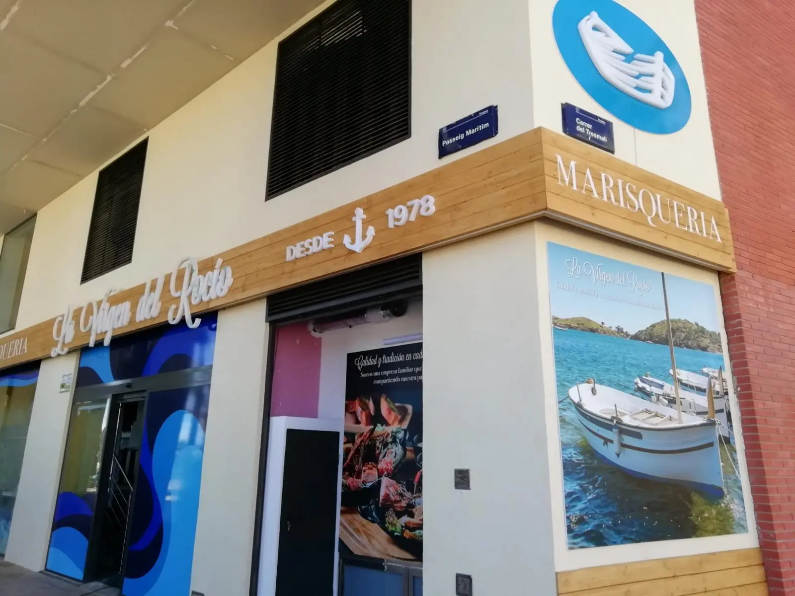 Letrero 3D iluminadas blockled sobre panel de madera fresada - virgen del rocio Letrero 3D iluminadas blockled sobre panel de madera fresada - virgen del rocio