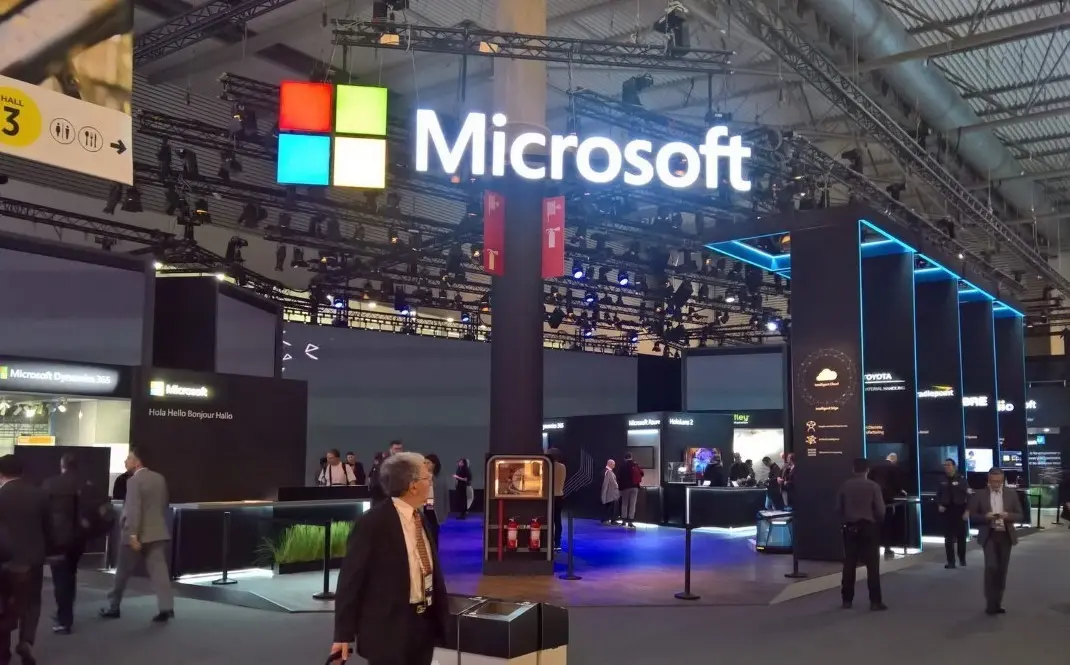 Letrero 3D iluminadas de aluminio y acrilico sobre estructura de hierro - microsoft Letrero 3D iluminadas de aluminio y acrilico sobre estructura de hierro - microsoft