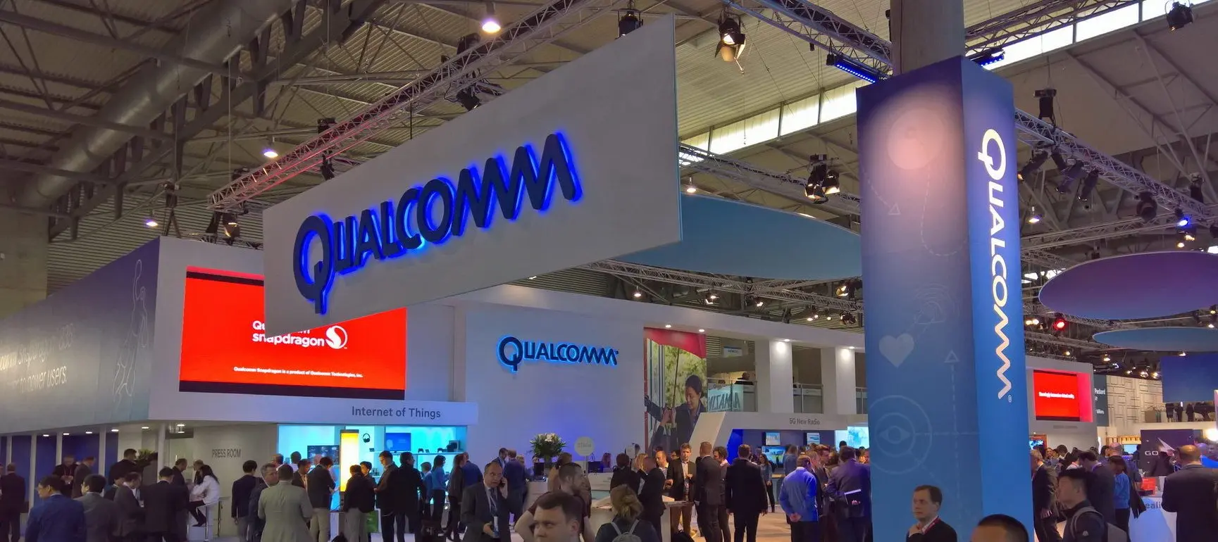 Letrero 3D iluminadas de aluminio y acrilico sobre estructura de hierro - qualcomm Letrero 3D iluminadas de aluminio y acrilico sobre estructura de hierro - qualcomm