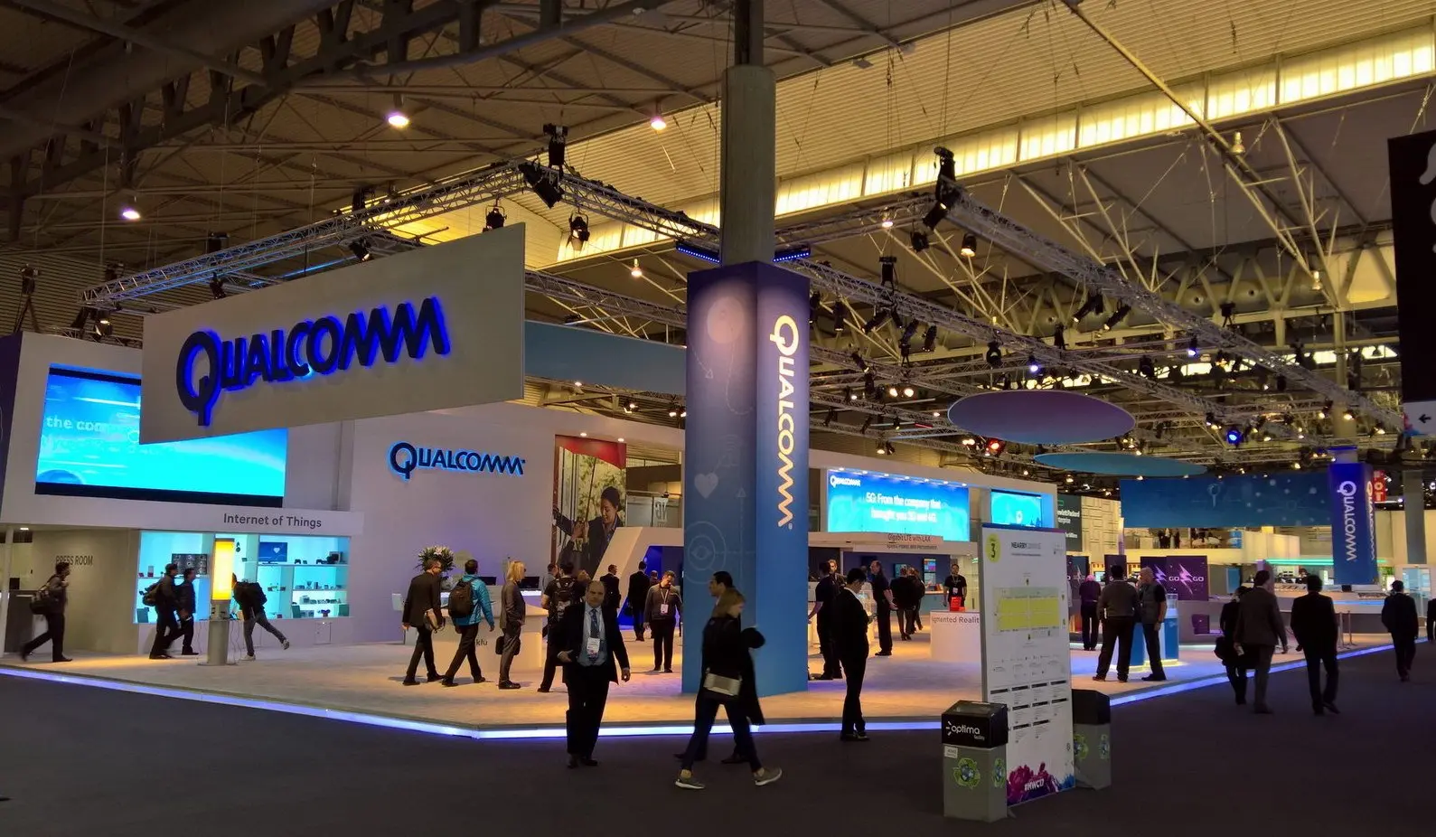 Letrero 3D iluminadas de aluminio y acrilico sobre estructura placa dibond - qualcomm Letrero 3D iluminadas de aluminio y acrilico sobre estructura placa dibond - qualcomm