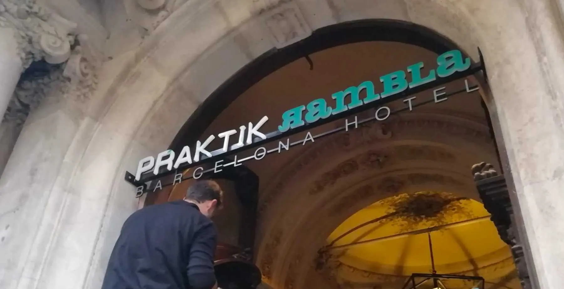 Letrero 3D iluminadas todo acrilico sobre estructura metalica - praktik rambla Letrero 3D iluminadas todo acrilico sobre estructura metalica - praktik rambla