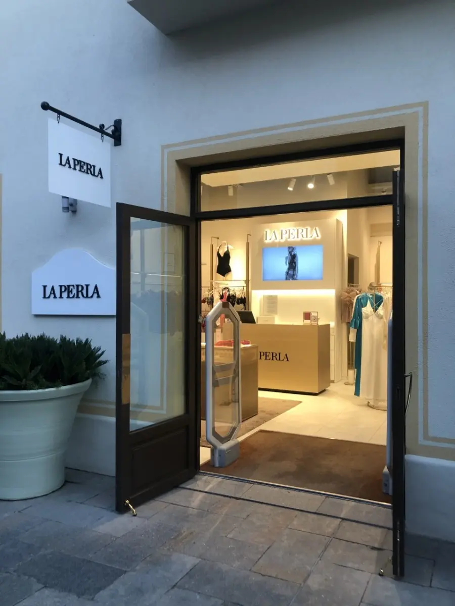 Letrero 3D sin luz de PVC sobre placas y letras 3d retroiluminadas - la perla Letrero 3D sin luz de PVC sobre placas y letras 3d retroiluminadas - la perla